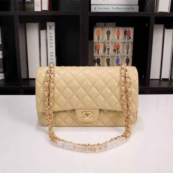<AUTHENTIC>CHANEL bag - Picture 1 of 7